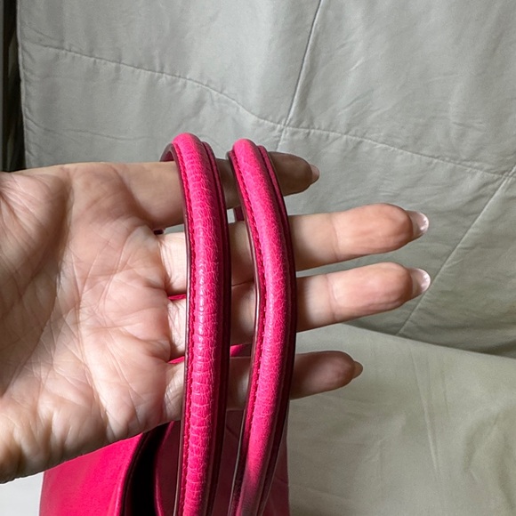 Coach F34495 Large Shoulder Bag in Hot Pink Pebbled Leather. Added chain - Picture 6 of 14